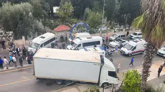 Fethiye'de Öğrenci Minibüsüyle Kamyon Çarpıştı, 23 Kişi Yaralandı