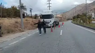 Bitlis'te TIR'da 20 Kaçak Göçmen Yakalandı, Sürücü Tutuklandı