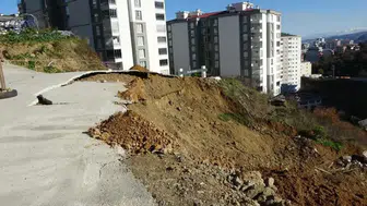 Yomra'da Heyelan Paniği! Kaçak Hafriyat Alanında Toprak Kayması