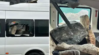 Yamaçtan Düşen Kaya Minibüsü Harabeye Çevirirken Can Kaybı Yok