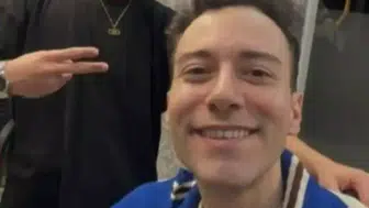 Enes Batur Yeniden Sahne Aldı: İkonik Videolarıyla Geri Dönüş Yaptı!