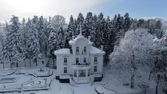Trabzon'da Kar Yağışı: Atatürk Köşkü Beyaz Örtüyle Kaplandı