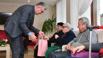 Ortahisar Belediyesi, Yeni Yıl'da Huzurevi Sakinlerini Sevindirdi!