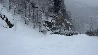 Trabzon'da Çığ Düşmesi Yol Kapattı, Sürücüler Uyarıldı!