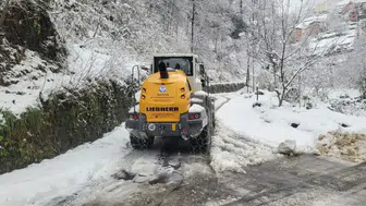 Trabzon'da Yoğun Kar Yağışı Nedeniyla 40 Mahalle Yolu Kapatıldı