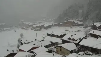 Uzungöl'de Kış Mevsimi Kar Yağışı ile Yeniden Canlandı!