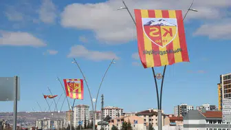 Kayserisporlu Taraftarlar, Şehri Kırmızı-Sarı Renklerle Donattı!