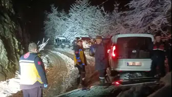 Trabzon'da Kar Yağışının Ardından Kaygan Yolda Trafik Kazası!