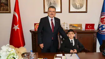 Trabzon'da 23 Nisan’da Miniklere Temsili Başkanlık Sevinci!