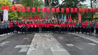 Trabzon'da 19 Mayıs Bayramı'nda Atatürk Anıtı'na Çelenk Sunuldu