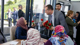 Başkan Ekim, Anneler Günü'nde Huzurevi'ni Ziyaret Etti