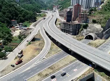 Trabzon'da Yol Çalışmaları Ulaşımda Kesintilere Neden Oluyor