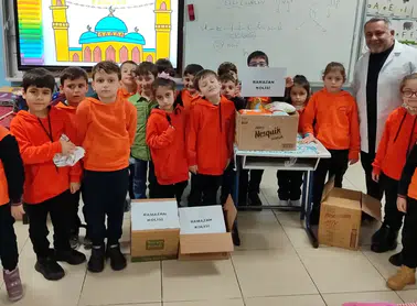 Mareşal Fevzi Çakmak İlkokulu'ndan Ramazan'da Yardımlaşma Örneği