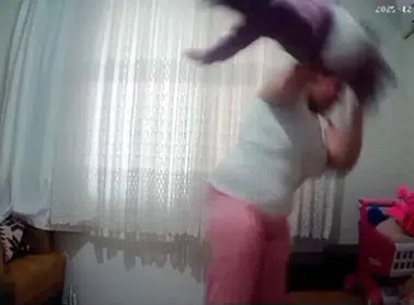 Antalya'da Kamera Kaydıyla Şiddet Belgesi: Anne Tutuklandı