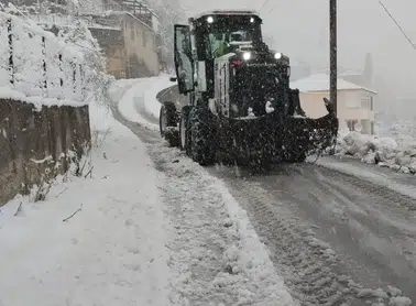 Trabzon'da Kışın Sert Yüzü: 19 Mahallede Kar Engeli