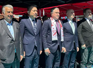 Akçaabat'ta Yarı Olimpik Yüzme Havuzu Hizmete Girdi