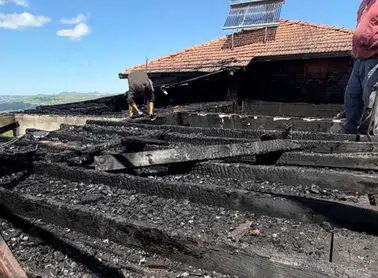 Kumru'daki Yangın Erken Müdahale ile Söndürüldü, Bina Ağır Hasar Gördü