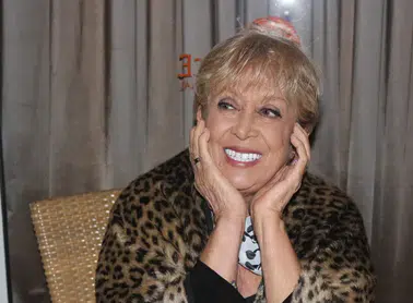 Usta Şarkıcı Tülay Özer, 79 Yaşında Hayatını Kaybetti