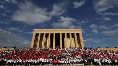 LÖSEV ve aileleri için Anıtkabir'de moral ziyareti düzenledi.