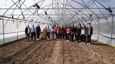 Öğrenciler 'En Mutlu Köy'de Tarımın Sırlarını Keşfetti