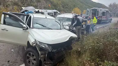 Şavşat'ta Feci Trafik Kazası: Dört Kişi Yaralandı!