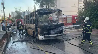 Adana'da Park Halindeki Otobüste Çıkan Yangın Panik Yarattı