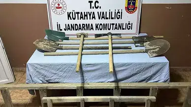 Gediz'de Kaçak Kazı Yapan İki Şüpheli Jandarma Tarafından Yakalandı