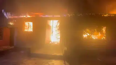 Ceyhan'da İtfaiye Dönüş Yolunda Devrildi, İki Personel Yaralandı