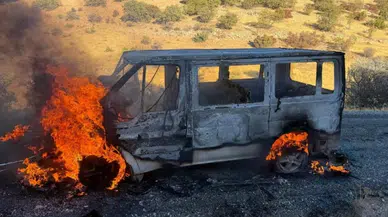 Batman Gercüş’te Minibüs Yangını: Araç Alevlere Teslim Oldu