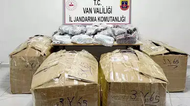 Başkale'de Jandarma, 1.2 Milyon Liralık Kaçak Eşya Ele Geçirdi