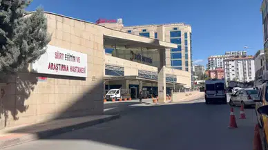 Siirt'te Minibüs ve Ticari Araç Çarpıştı: 12 Kişi Yaralı!