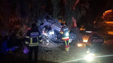 Silifke'de Refüje Çarpan Otomobil Takla Attı: 1 Ölü, 3 Yaralı