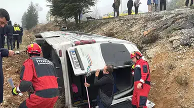 Muğla'da Yolcu Minibüsü Şarampole Devrildi: 15 Yaralı