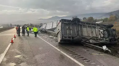 Tokat'ta Meydana Gelen Trafik Kazasında Minibüs Kamyonete çarptı