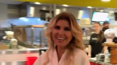 Gülben Ergen'in Bornozla Hamburgerciye Girişi Şaşırttı