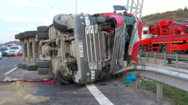 Kuzey Marmara Otoyolu'nda Kamyonun Lastiği Patladı