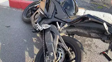 Fatih'te Motosiklet Kazası: Sürücü Ağır Yaralandı, Trafik Durdu