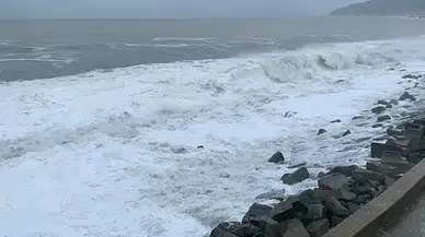 Trabzon'da Fırtına Uyarısı: Rüzgâr 90 km/s Hıza Ulaşacak, Tedbir Alın!