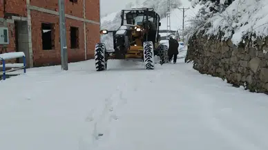 Trabzon’da Etkili Kar Yağışı Hayatı Olumsuz Hale Getiriyor