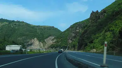 Türkiye'de Yol Çalışmaları Hız Kesmeden Devam Ediyor