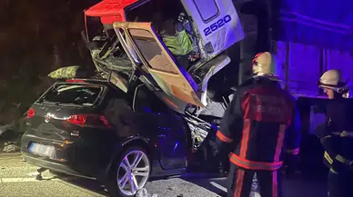 Tirebolu'da TIR ve Otomobil Çarpıştı: 3 Can Kaybı, 1 Kişi Yaralı!