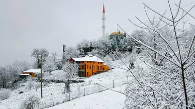 Yoğun Kar Yağışı Maçka'da Sabaha Kartpostallık Manzara Sundu