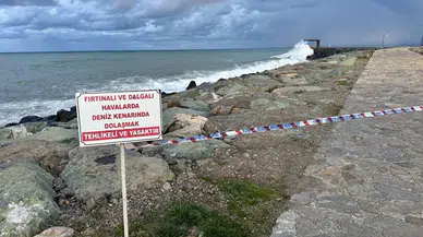 Trabzon'da Sert Rüzgar Denizde Dalga Yükselmesine Neden Oldu