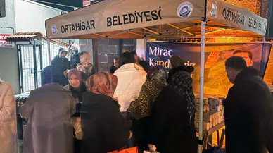 Ortahisar Belediyesi'nden Miraç Kandili'nde Halka Tatlı İkramı