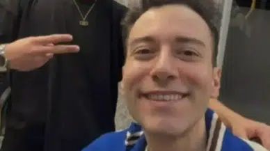 Enes Batur Yeniden Sahne Aldı: İkonik Videolarıyla Geri Dönüş Yaptı!