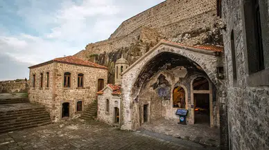 Kızlar Manastırı 2025'te 25 Bin Turistle Kültürel Yaşamın Merkezi Oldu