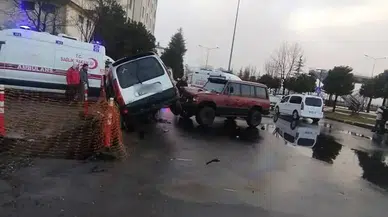 Sürmene'de İki Araç Kanalda Bulundu: Yaralı Yok, Paniğe Neden Oldu