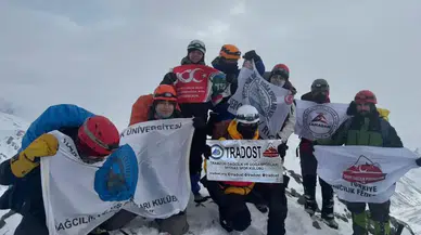 Trabzonlu Dağcılar Kış Zirvesinde Tarihi Başarıya İmza Attı
