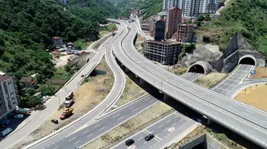 Trabzon'da Yol Çalışmaları Ulaşımda Kesintilere Neden Oluyor