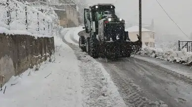 Trabzon'da Kışın Sert Yüzü: 19 Mahallede Kar Engeli